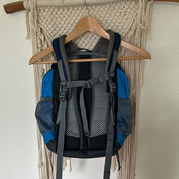 Deuter kids hiking backpack / daypack - Picture 3 of 6